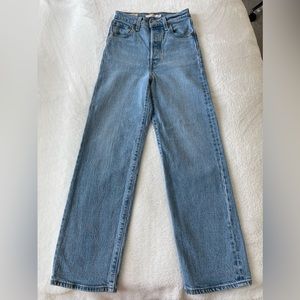 Ribcage Straight Levi’s Blue Jeans